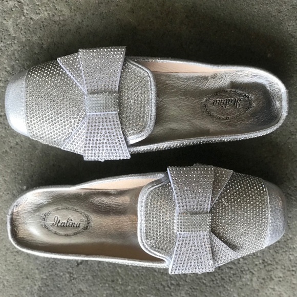 1 Left! Italina Silver Rhinestone Bow Flat Mule - Picture 4 of 8